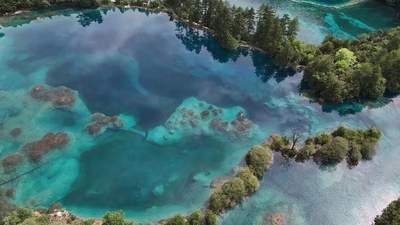 网传“九寨沟湖水依靠颜料染色才呈现蓝色”，官方辟谣！