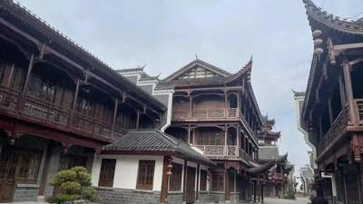 50亿打了水漂,从游客爆满到空街无人,全国古镇为什么集体倒闭?