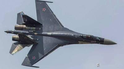 苏-35S低空追猎乌克兰FP-1无人机 俄军战机拦截现场画面曝光
