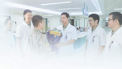 白衣执甲 医者仁心