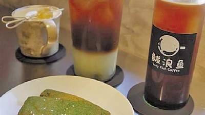 豆酥糖、油赞子、盐烤土豆 “限流”咖啡店免费尝童年零食