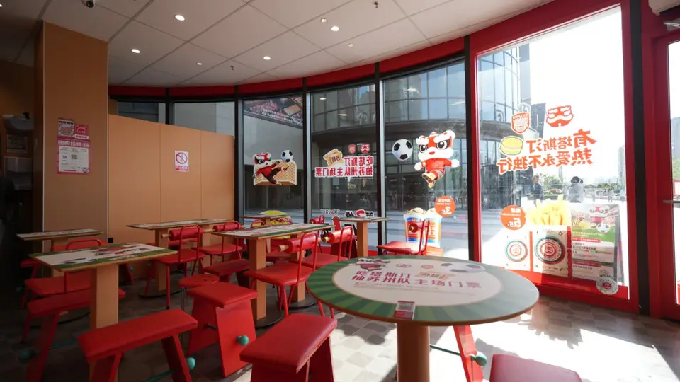 当“到店”不再是必选项，看塔斯汀如何重新定义线下空间