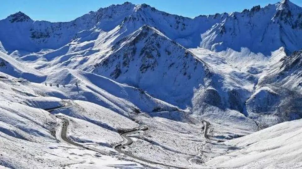 沉浸式体验——从花海到雪山：伊犁那拉提、喀拉峻、赛里木湖与独库公路的七日深度游攻略