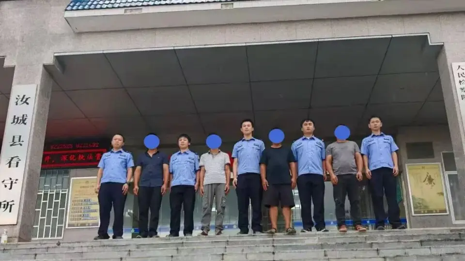 湖南破获特大盗采稀土案:团伙设哨配对讲机,盗采50余吨12人落网