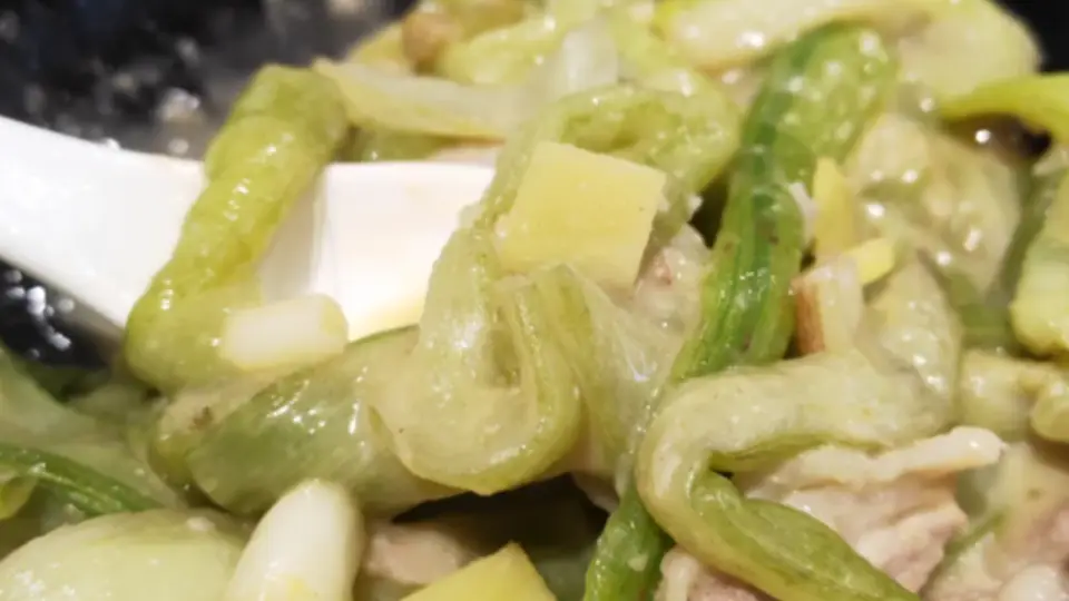 芋苗煲拌饭：软烂滑润咸香入味，乡土风味一绝