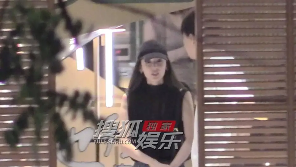 古力娜扎约于正等同框吃火锅 现场互动轻松氛围拉满
