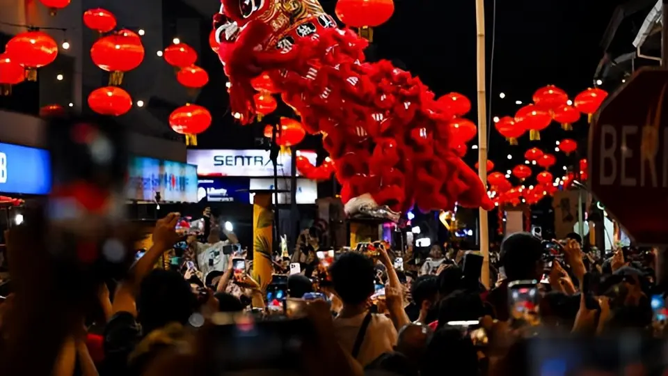 罗马斗兽场出中文广播寻人，中国游客一年在外能花掉2546亿美元