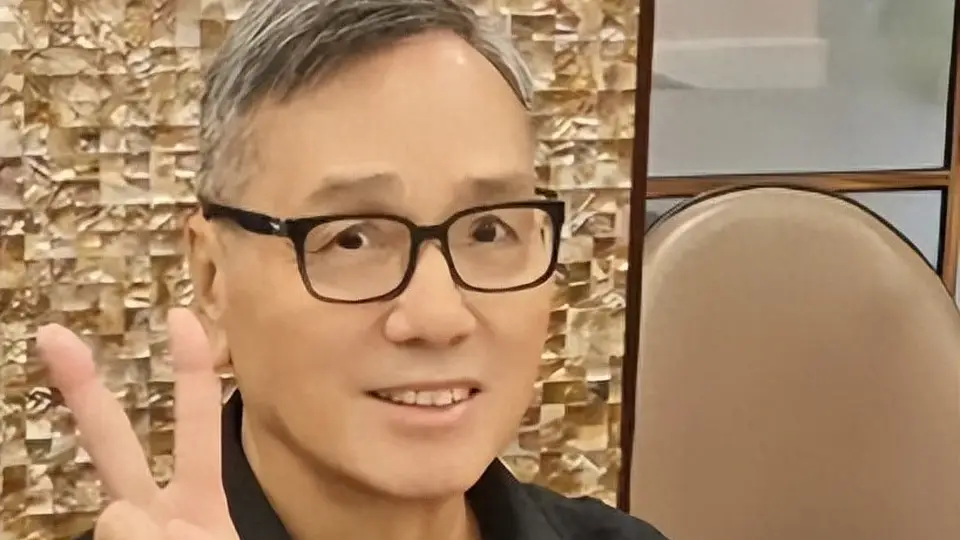 原来他是刘晓庆前男友,是我们熟悉的他,74岁依旧帅气,为她单身