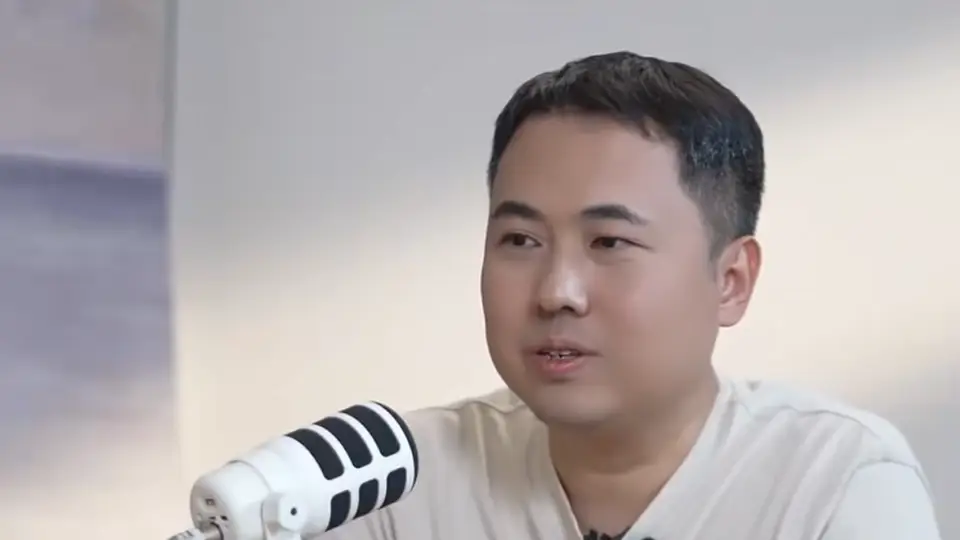 “充电宝一哥”港股上市首日一度跌超9%，CEO此前称：充电宝大概率过几年就“死”了