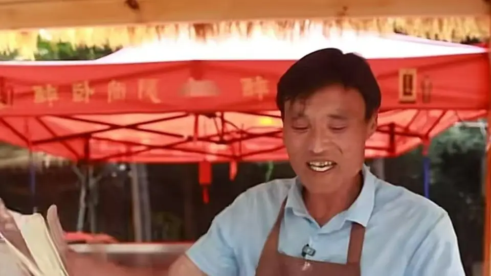 “拉面哥”景区开新店，素面依旧3元一碗，回应：一天卖五六百碗，不能因为出名涨价