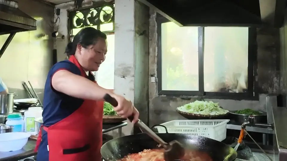 清凉包鸾“热”起来!乡村避暑游释放夏日消费活力