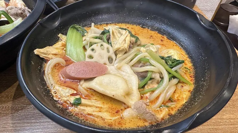 下班找个麻辣烫店凑午餐 夹完发现账单超预期 你碰到过这种离谱情况吗