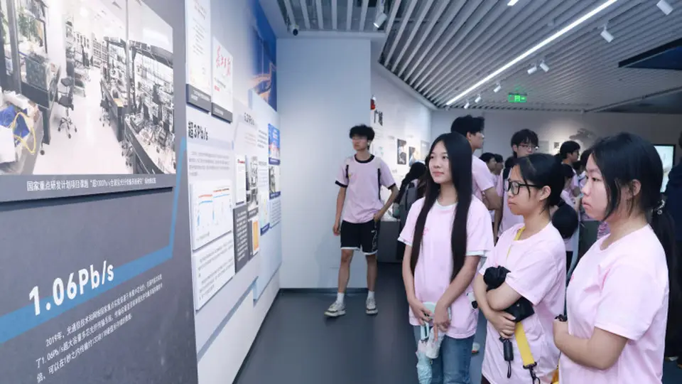 探洞“纳凉”“进厂”消夏 花式“追凉”激活消夏旅游产业
