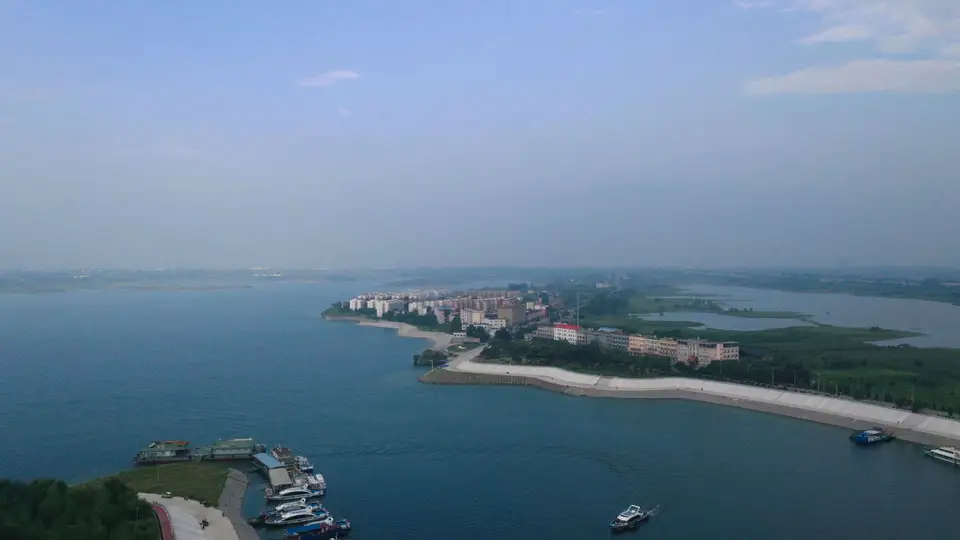 河南丹江口水库：碧水引游人