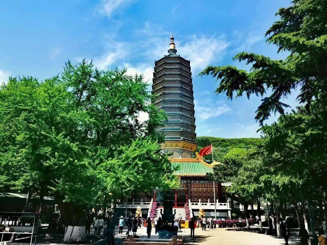 坐火车来石景山，从古刹晨光走到河畔落霞——