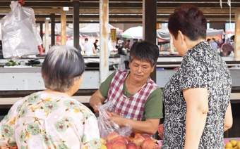乳山“菜场诗人”王爱玲：半生烟火，半生诗意