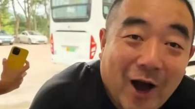 北京导游带外籍游客插队骂女子后续：拘留只是开始，还将面临重罚，社死已成定局