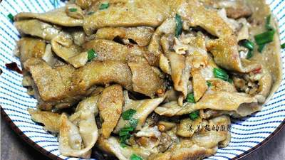 夏日厨房必杀技：红薯粉煎蛋饼，肌肤清爽、肠道清洁的夏季圣品