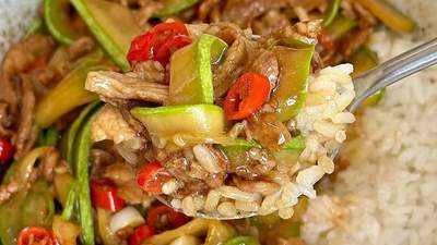 西葫芦炒肉片：十分钟快手菜，嫩滑入味超下饭