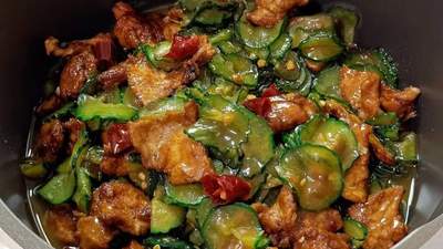黄瓜炒肉片：脆嫩入味的家常快手菜，一口吃出烟火气