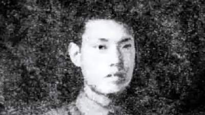 1929年，地下党员丁惟尊叛变，还要带着敌人去火车站抓人，他的妻子知道后，连忙说：“我要回娘家，让我和你一起去火车站吧！”青岛街头照样热闹，人群喧哗，地底却翻涌暗流。一个女人搭丈夫的车去火车站，嘴上说回娘家，心里却要把一条线从刀口上救出来，这趟同行，改变了几个人的命。丁惟尊，地下党...