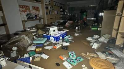 广西多地遭强降雨：水淹过一楼，车被卷到江中