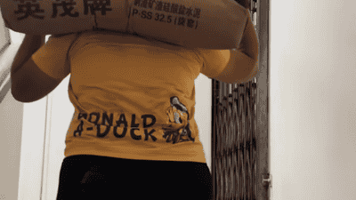 “搬运工云姐回应高考女儿搬砖赚学费：没有团队，已干半月”