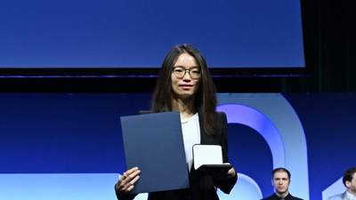 菲尔兹奖迎中国新力量 来看看两位获奖者的数学成长小故事
