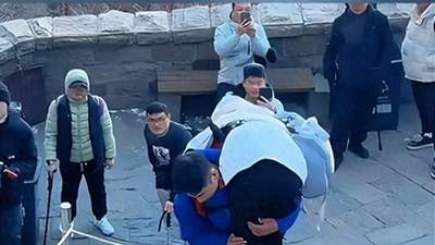 花850元找网红男陪爬遭冷遇，三无陪爬藏坑多这些登山体验要避雷