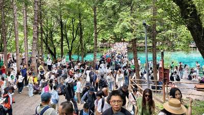 九寨沟景区全面恢复迎客 首日接待游客超2.3万人次