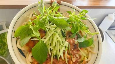 来安徽阜阳赴这场美食盛宴 格拉条配枕头馍的地道滋味谁尝谁得劲