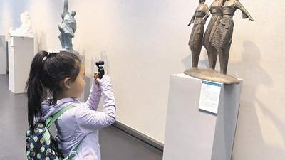 近百件雕塑亮相青海湖“湖山对话”展 邀观众共赴生态艺术之约