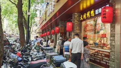 淮海路盛兴点心铺凭麻酱冷馄饨圈粉老外 多元来客同享烟火气