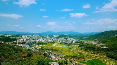 琼中多元黎苗游玩攻略 参与采摘插秧住苗寨逛雨林观高瀑