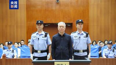 他才是“恒大”真正主人，如今身价520亿，娶小21岁明星羡煞旁人