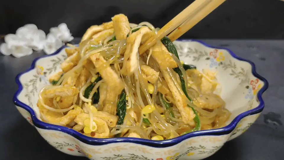 三伏天来拌这道菜!多样食材凑一起,跟着步骤做,好吃好上手还开胃,大家都能动手的家常凉拌菜