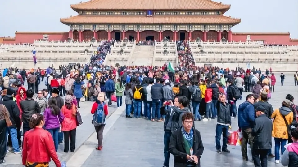 欧洲游客赴华多元体验,今夏多地主题活动成外籍游客热门选择