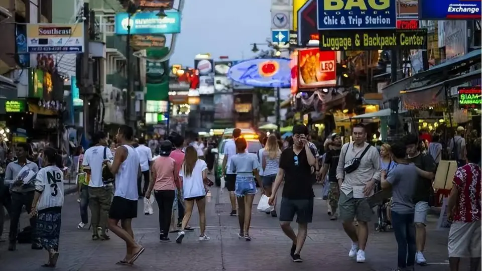游客在曼谷遭遇拖拽惊魂，泰国旅游局致歉，亟待筑牢安全防线促文旅平衡发展