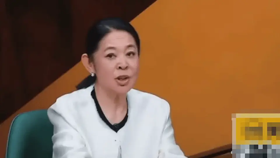 综艺现场房主任互动引热议 倪萍为舞台坚持的单亲母亲发声力挺