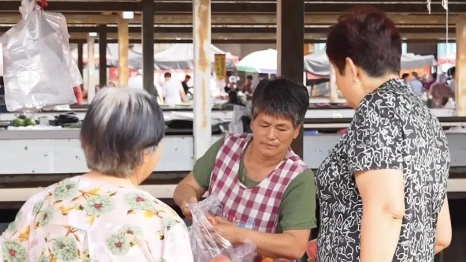 乳山“菜场诗人”王爱玲:半生烟火,半生诗意