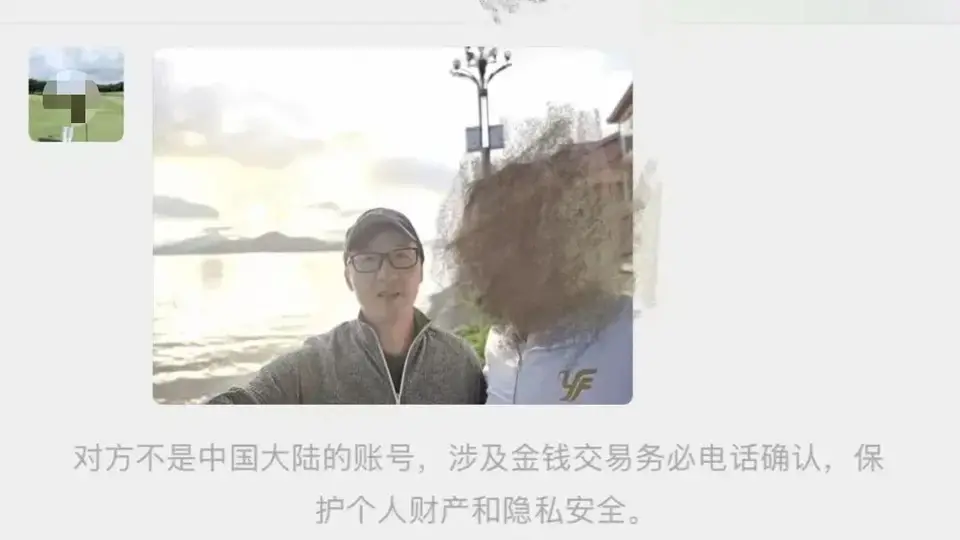 男子帮游客拍照，闲聊发现竟是失联多年的大伯