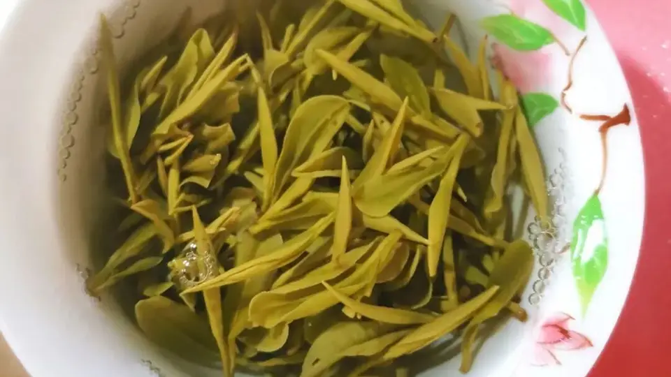 兰韵云雾间,80℃泡开化龙顶,独饮盛夏清甘