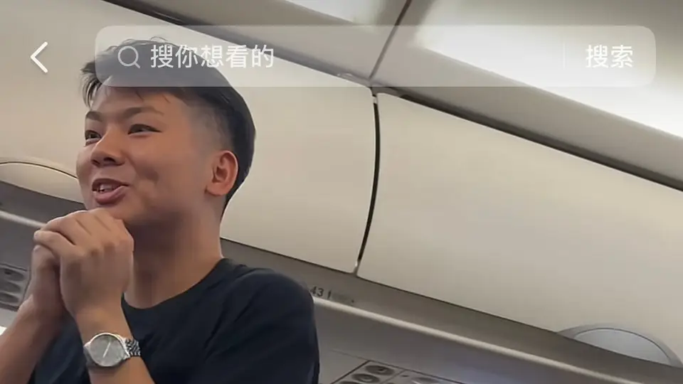 湖北宝爸深夜航班分发耳塞获赞：提前一周准备100副，监护人责任担当引网友好评
