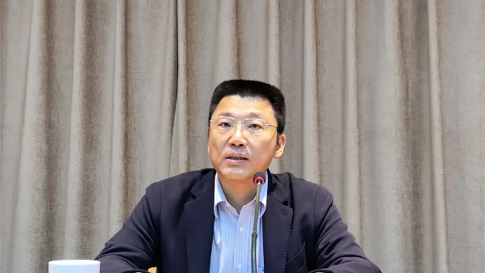 上海世纪出版集团干部会议上宣布任命 尼冰出任集团总裁引多元参与关注
