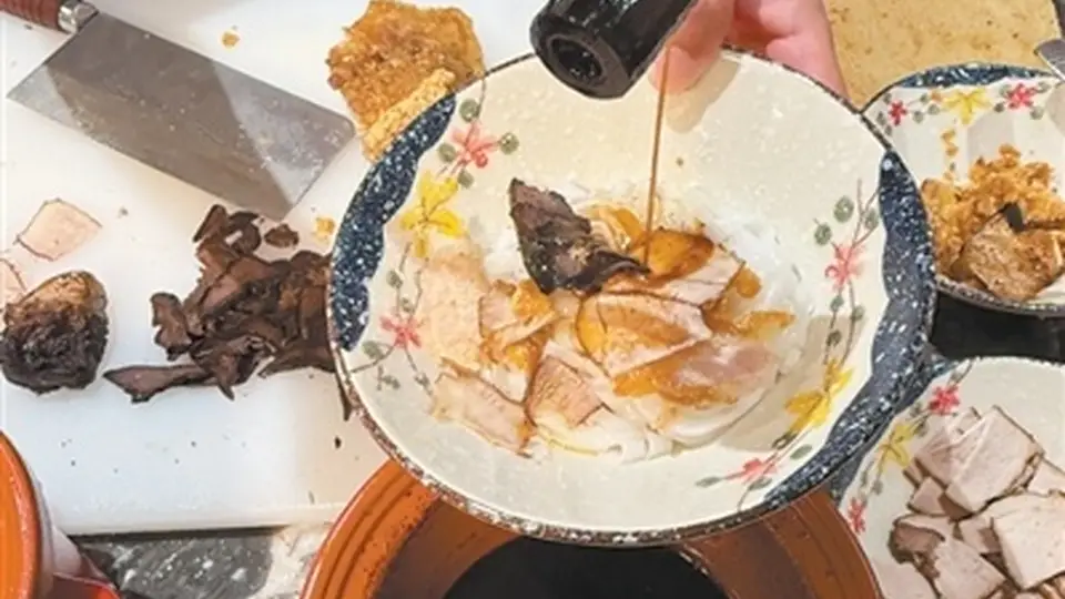 嗦桂林干拌粉享漓江秀色 多元体验解锁桂林别样滋味