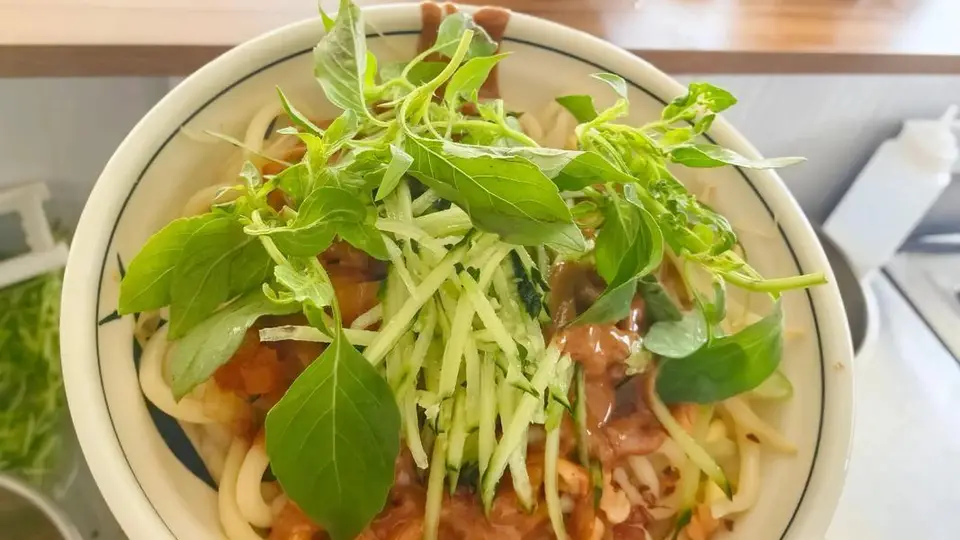 来安徽阜阳赴这场美食盛宴 格拉条配枕头馍的地道滋味谁尝谁得劲