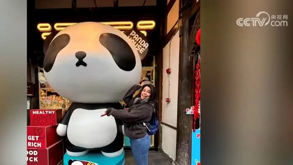 逛古城品美食 希腊游客扎堆体验喀什丝路非遗 入境游沉浸式体验升温