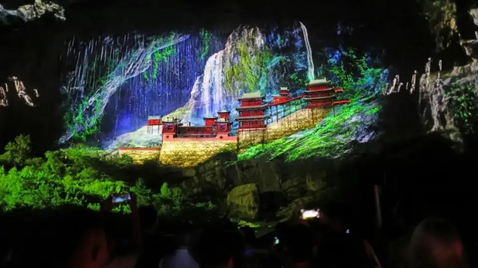 看山西文旅新玩法 崖壁光影秀让观众沉浸式解锁悬空寺千年奥秘