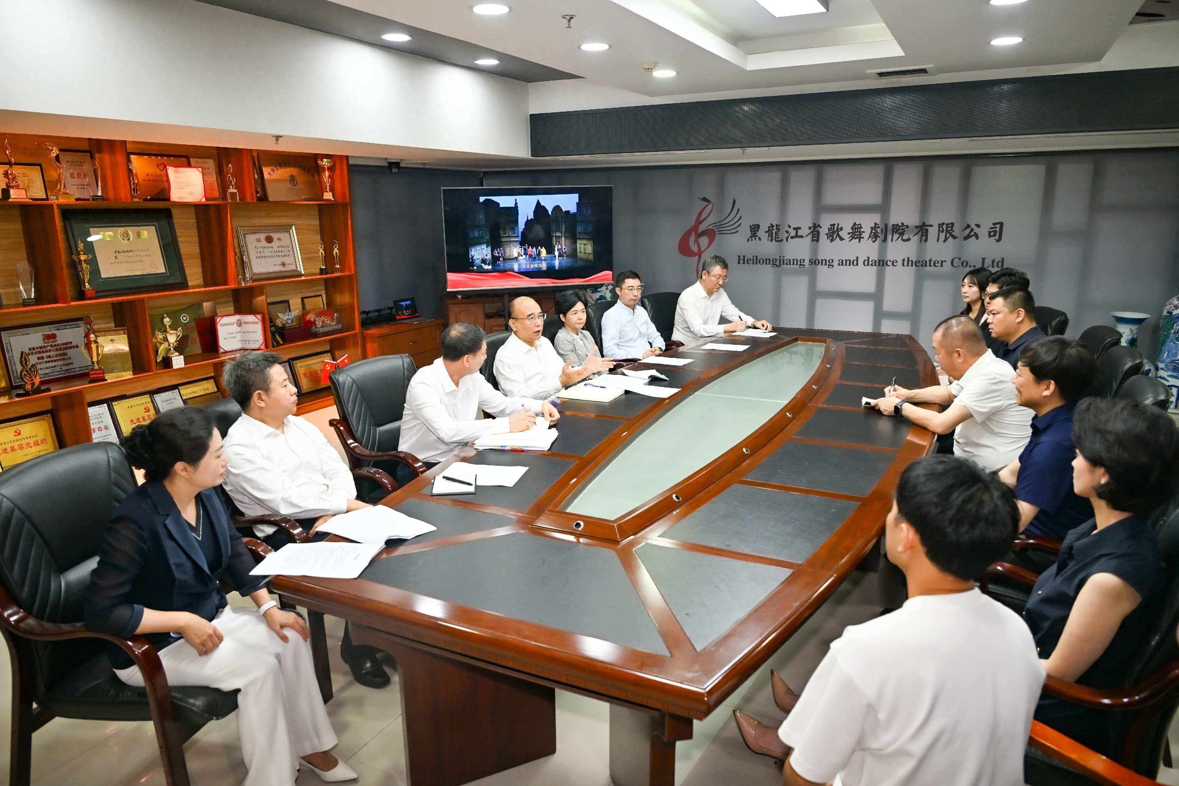 许勤到国有文艺院团调研