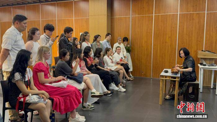 海外学子沈阳沉浸式体验千年古琴技艺